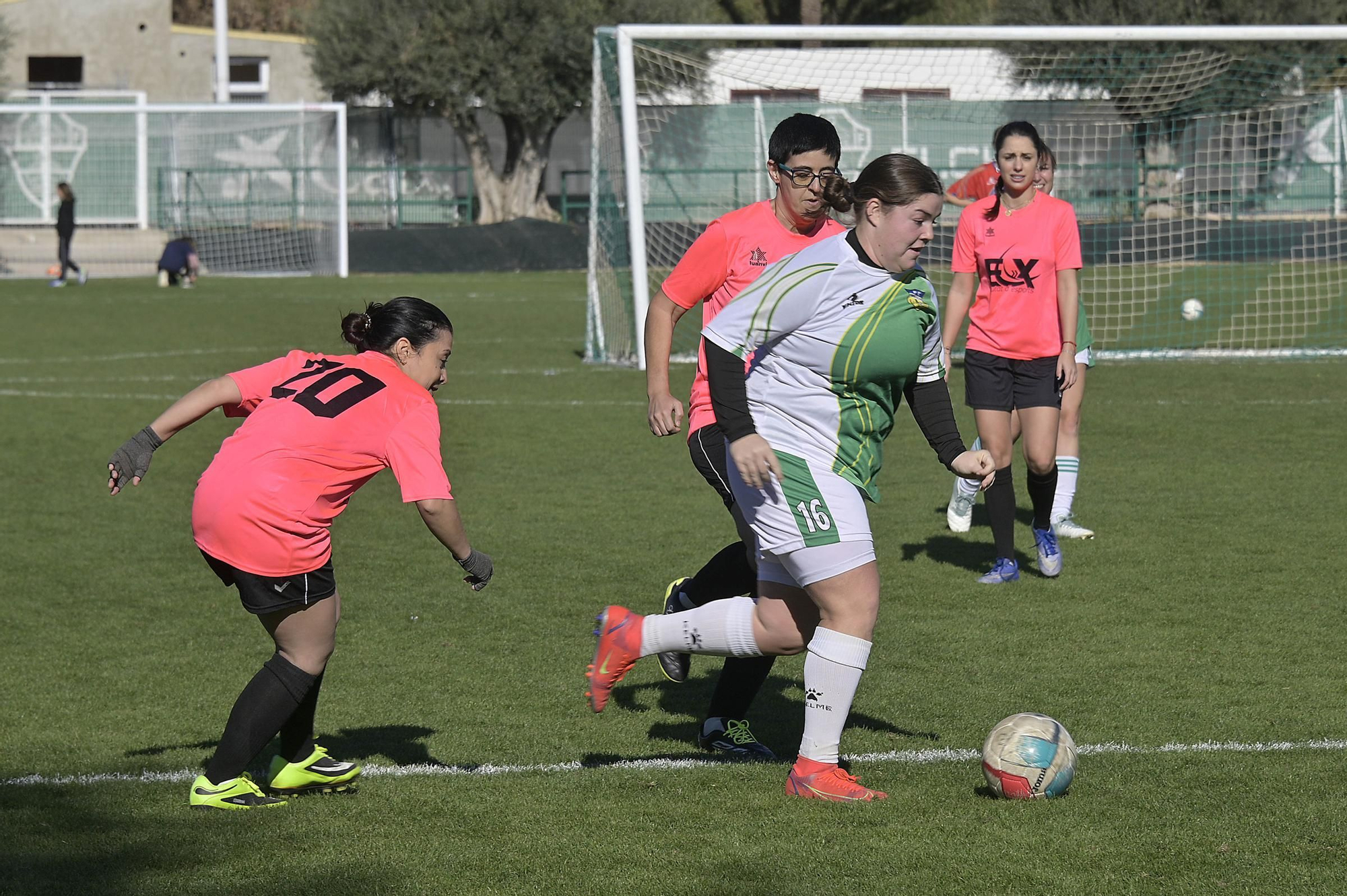 Partido de futbol benefico populares informadores