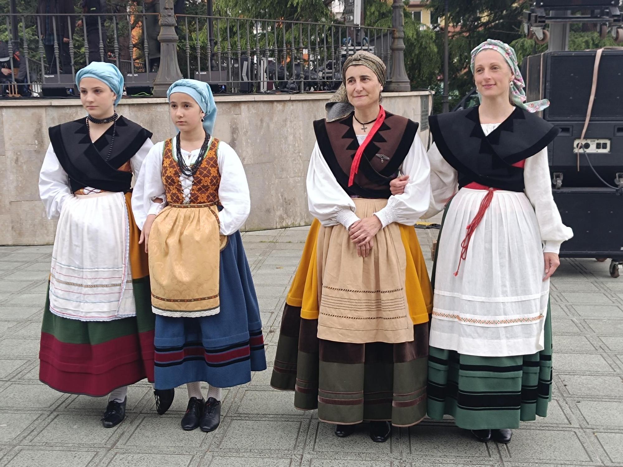 Música y tradición en Llanera para celebrar el Día de les Lletres