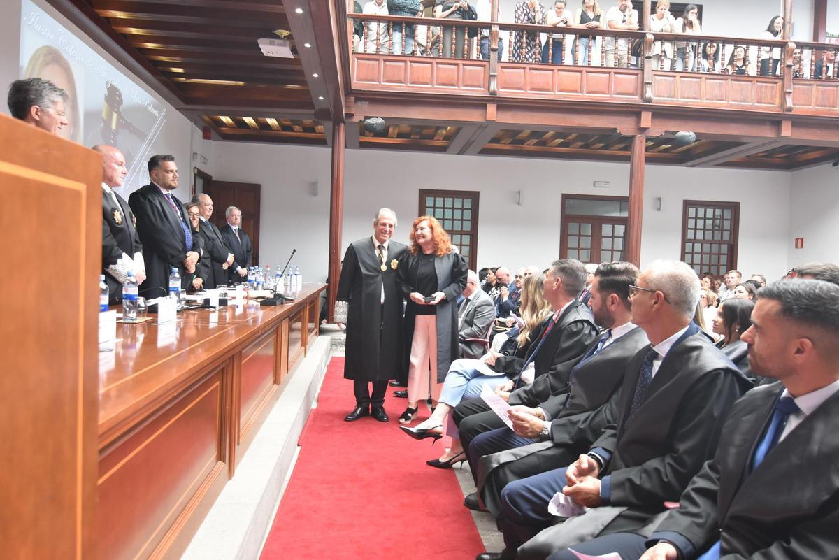 El Ilustre Colegio de Abogados de Las Palmas celebra la jura de nuevos letrados y homenajea a sus colegiados con 25 y 50 años de trayectoria