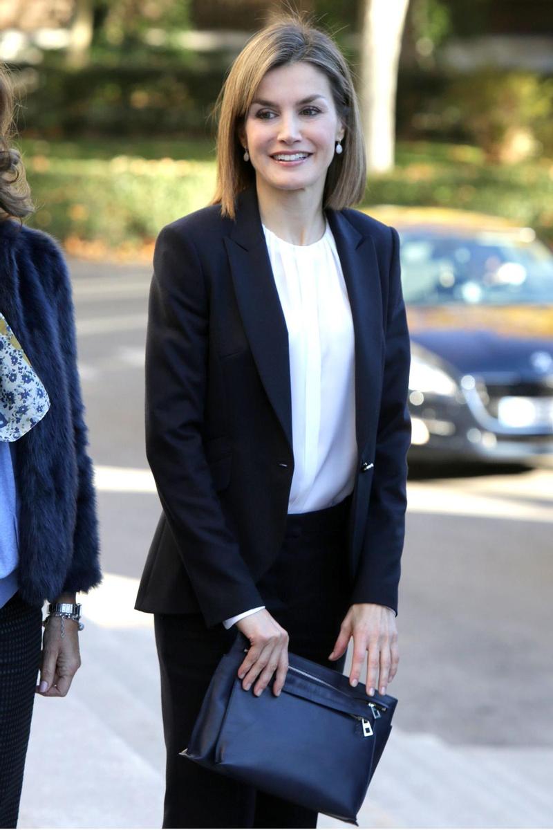 El look 'working girl' de Letizia Ortiz