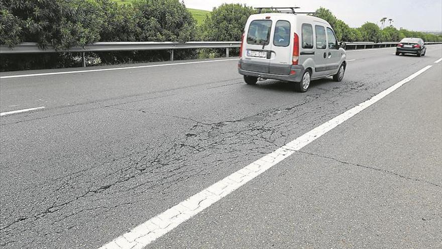 El Gobierno central admite las deficiencias del firme de la A-4