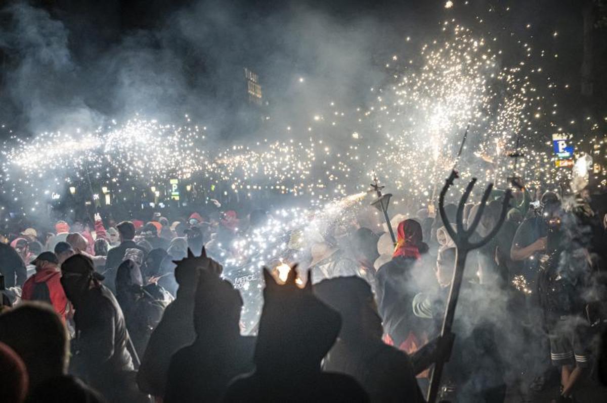 Buscate en las fotos del Correfoc de la Mercè 2023