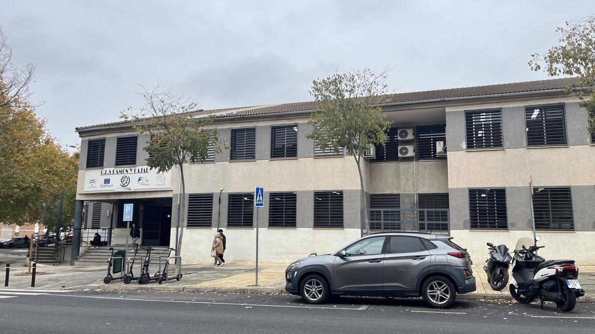 Fachada C.E.S Ramón y Cajal