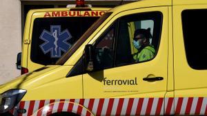 MADRID. 07.10.2020. SOCIEDAD CORONAVIRUS COVID-19. Ambulancia de Ferrovial en el hospital 12 de octubre. FOTO: JOSE LUIS ROCA