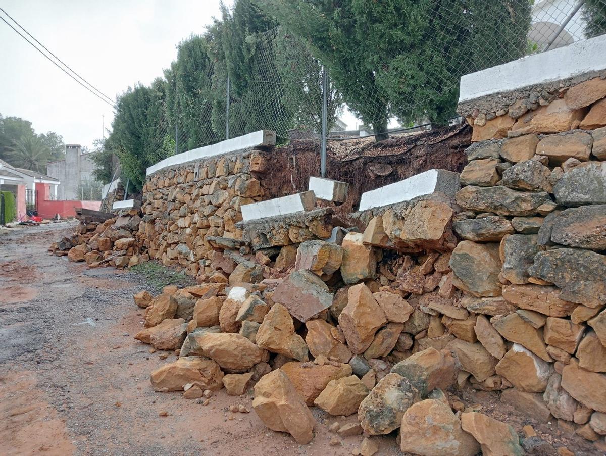Muro de una vivienda cerca del barranco de l'Horteta