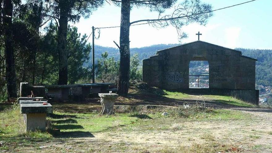 El pórtico del actual mirador de San Cibrán. // Rafa Vázquez