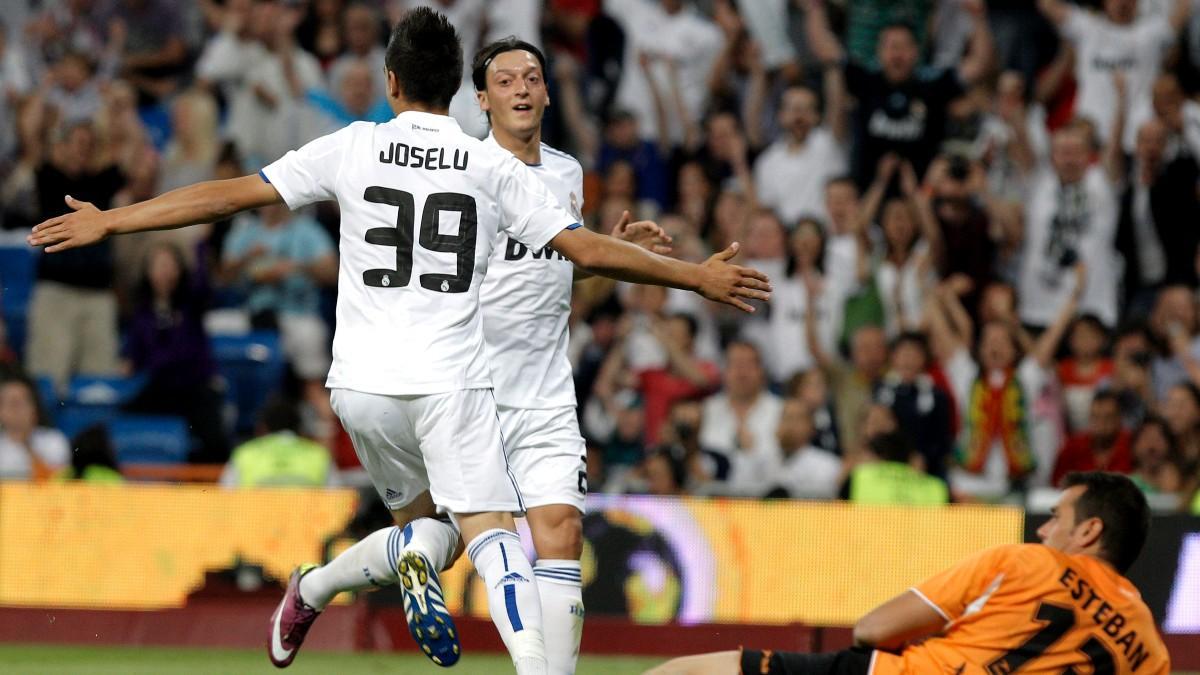 Joselu celebra un gol con el primer equipo del Real Madrid
