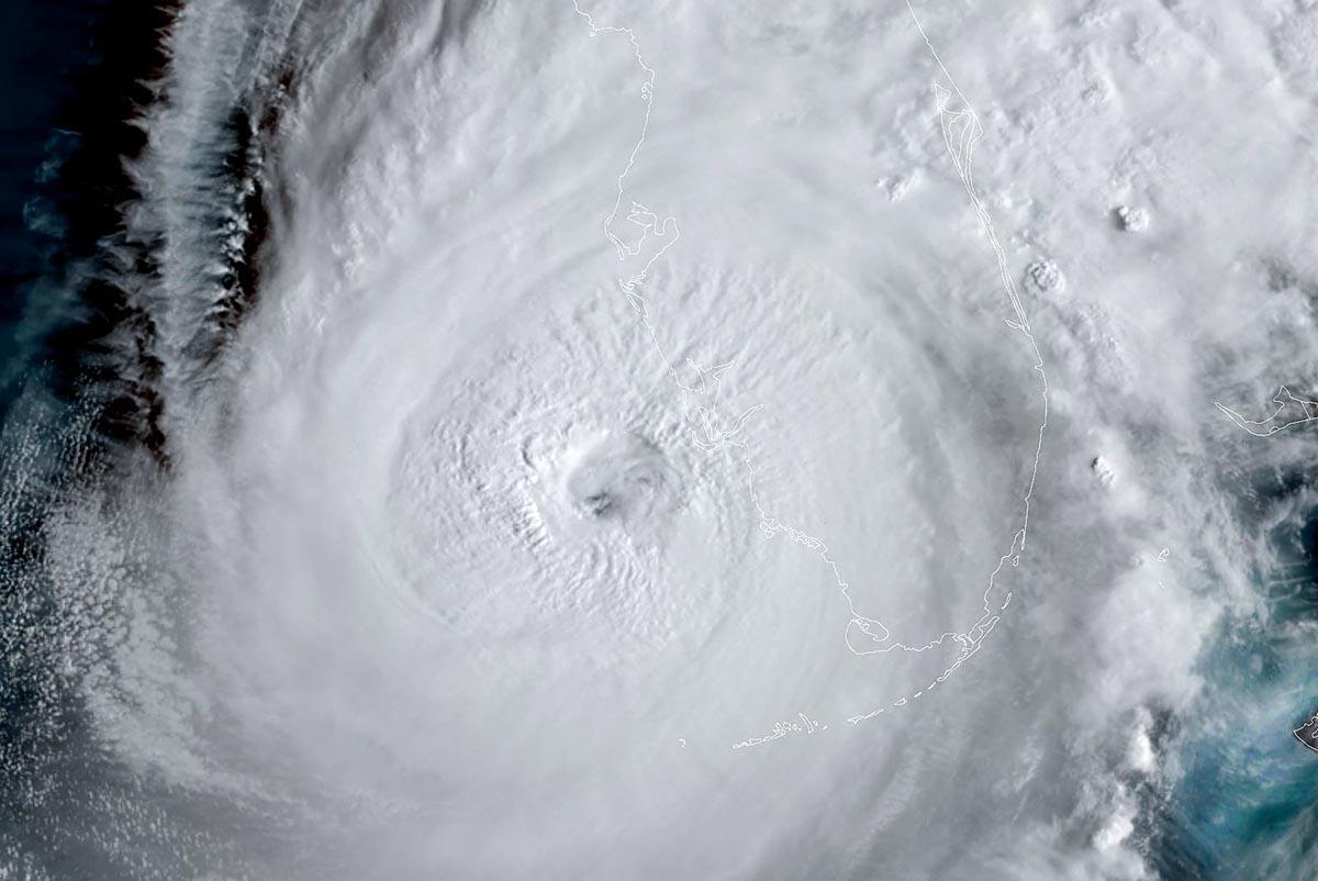 El ojo del huracán Ian acercándose a Florida, en septiembre 28, 2022 a las 12:50 en una imagen de satelite.