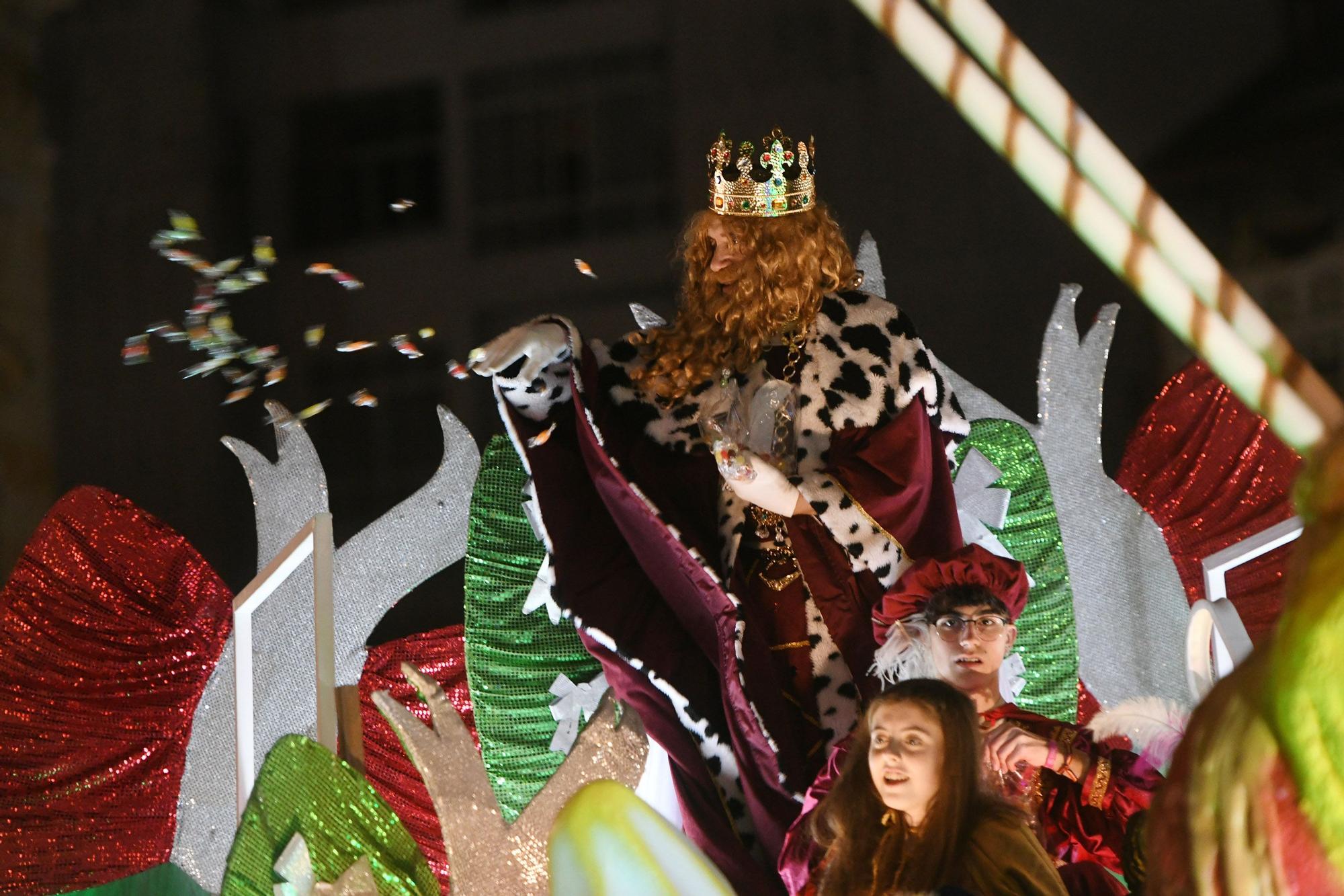 Pontevedra abarrota las calles para recibir a Melchor, Gaspar y Baltasar