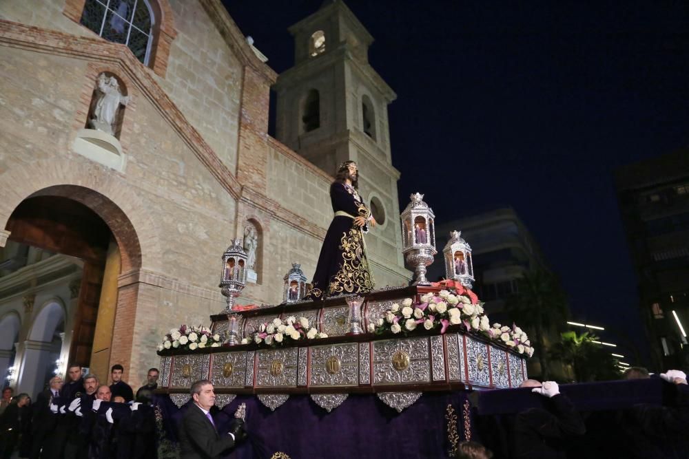 Procesión del Santo Entierro de Cristo en Torrevieja, Viernes Santo, con la participación de 18 imágenes y 154 cofradías