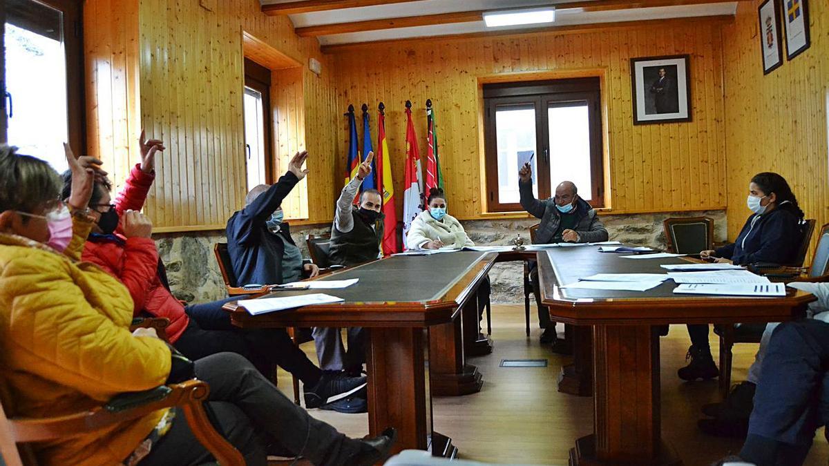 Galende aprueba por vía de urgencia las nuevas tarifas de agua y saneamiento