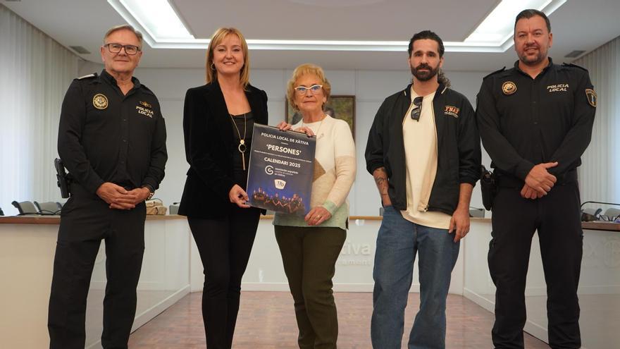 Presentación del calendario solidario de la Policia Local de Xàtiva.