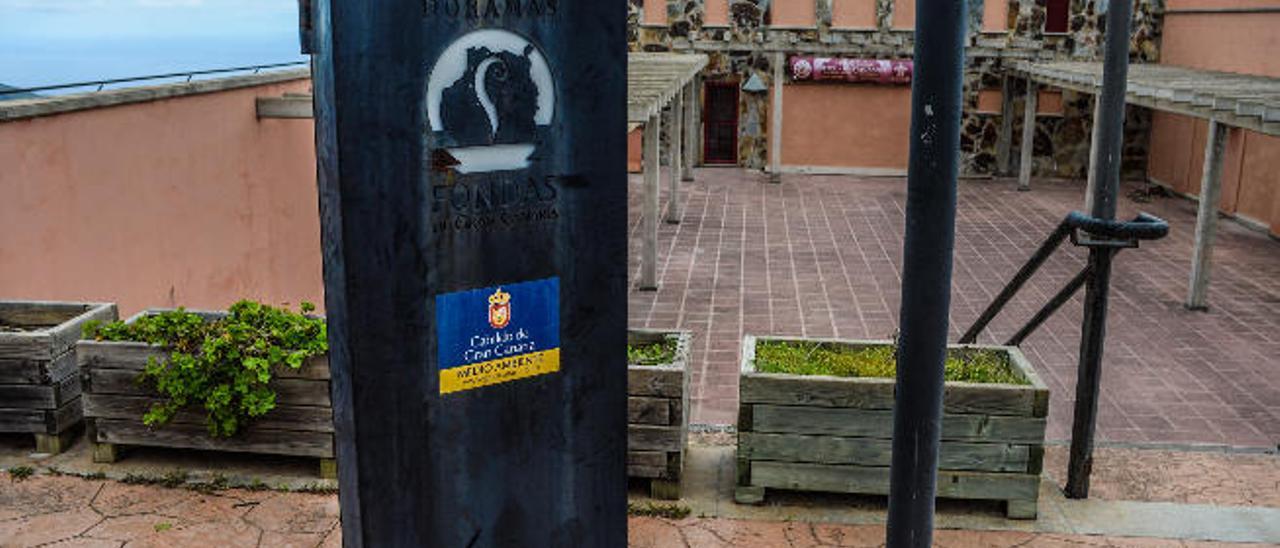 Entrada al hotel restaurante que ha pertenecido a la red de fondas del Cabildo de Gran Canaria.