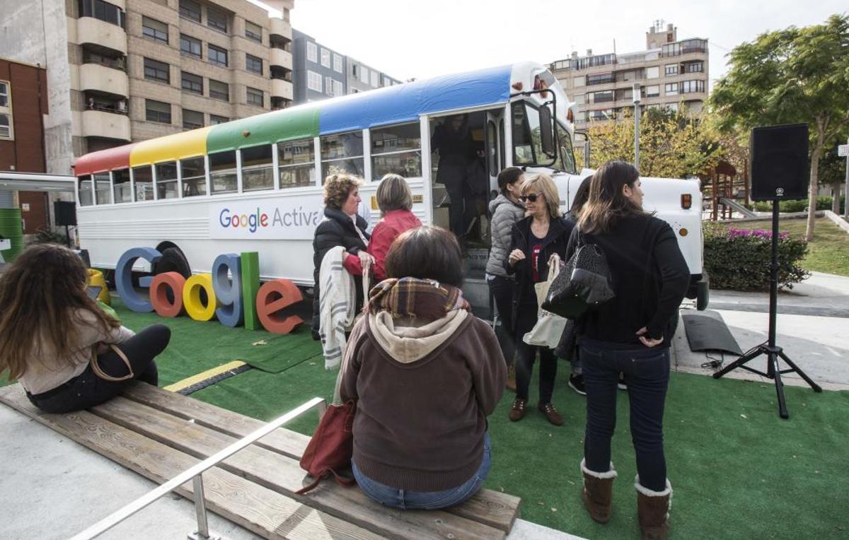 Presentación de Google Actívate en la plaza Séneca de Alicante