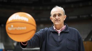 El presidente del Joventut, Juanan Morales, en el Pabellón Olímpico de Badalona.