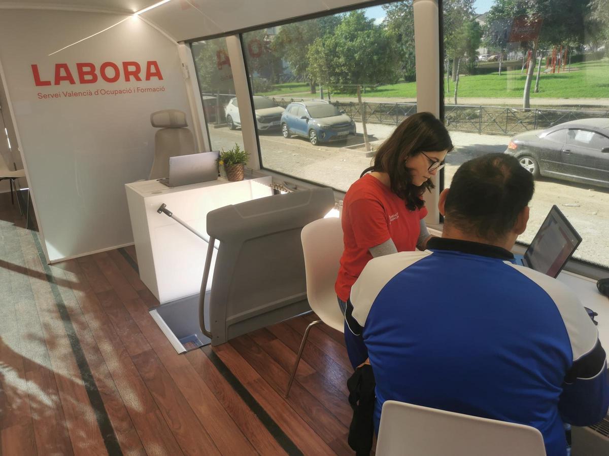 Atención móvil a personas afectadas por la dana.