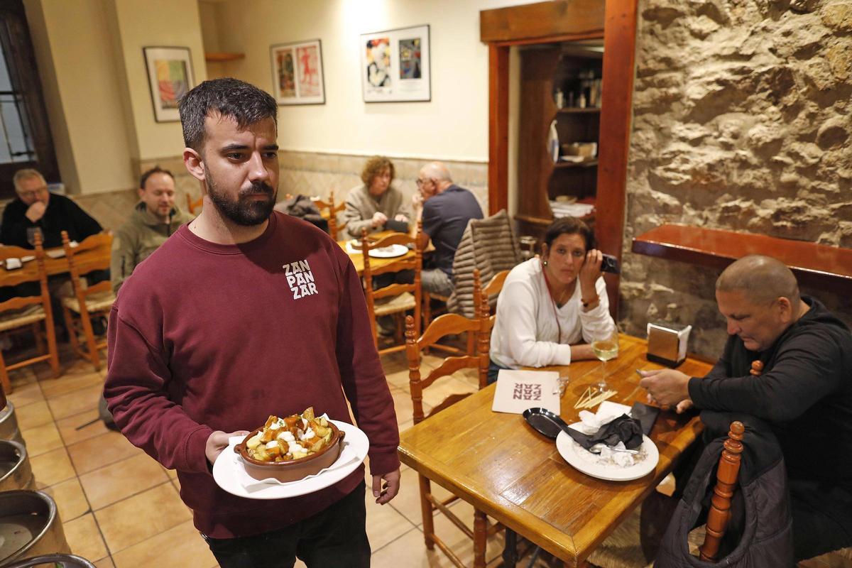 Les imatges del Zanpanzar, la primera taverna basca de Girona Les imatges del Zanpanzar, la primera taverna basca de Girona