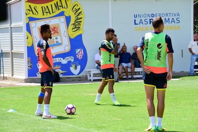 Entrenamiento de la UD Las Palmas en Barranco ...