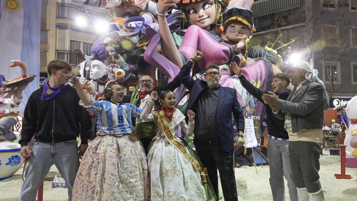 Així ha celebrat República Argentina el premi de la millor falla de Xàtiva