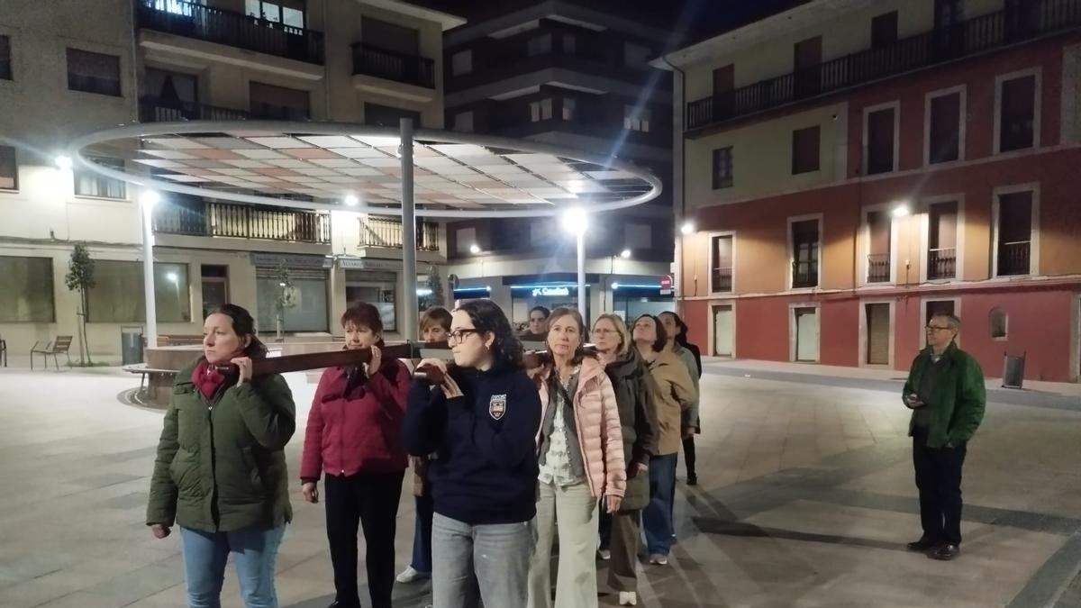 VÍDEO: Ensayos de las costaleras del Cristo de la Buena Muerte en Grado