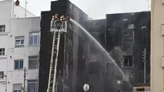 Un aislante de poliuretano inflamable propulsó el fuego en la finca de Castelló