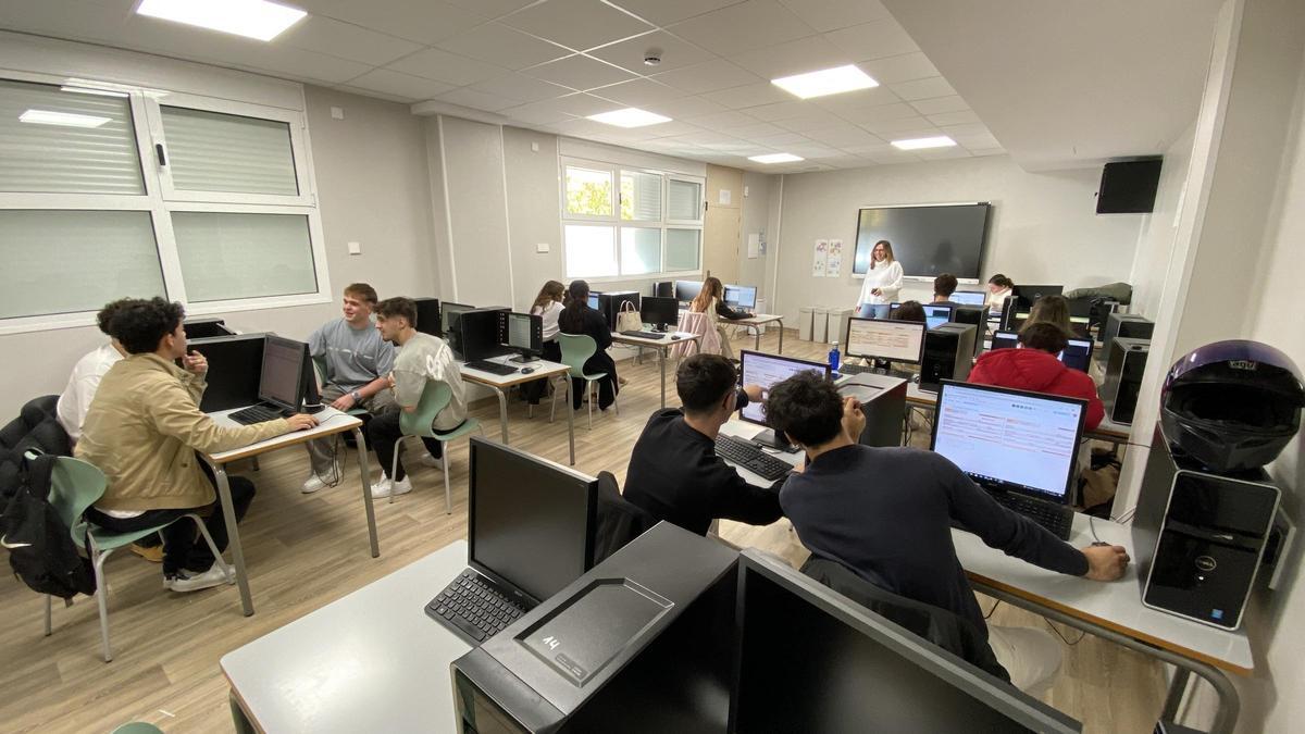 L’alumnat disposa de serveis i suports que ens situen com a referents en la cura de la salut emocional i educativa.