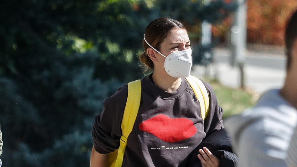 Blanca Suárez, con sudadera y pantalón vaquero ancho