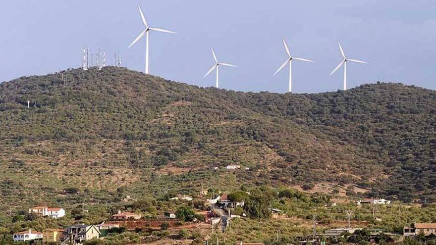 Un estudio advierte del impacto visual que tendrían los molinos en la Sierra de Santa Bárbara de Plasencia