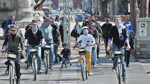 Cruïlla per a vianants i bicicletes, a la plaça de Tetuan de Barcelona.