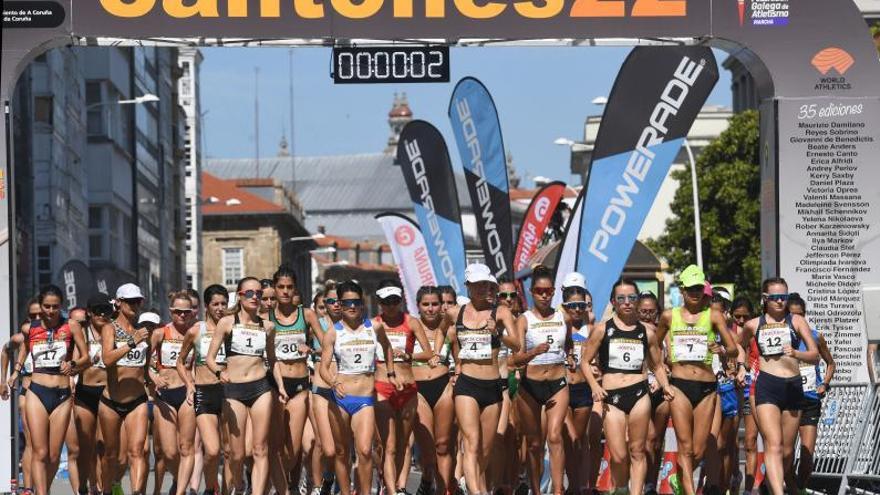 Salida de la prueba femenina de la pasada edición del Gran Premio Internacional Cantones. |  // C. PARDELLAS