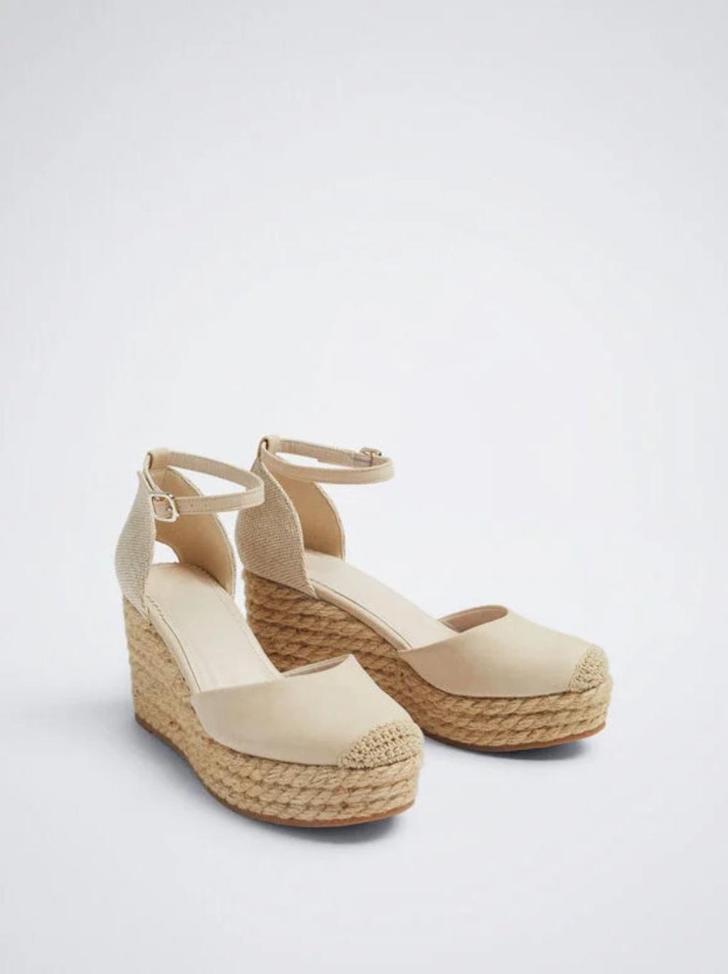 Alpargatas beige claro de Parfois (precio: 35,99 euros)