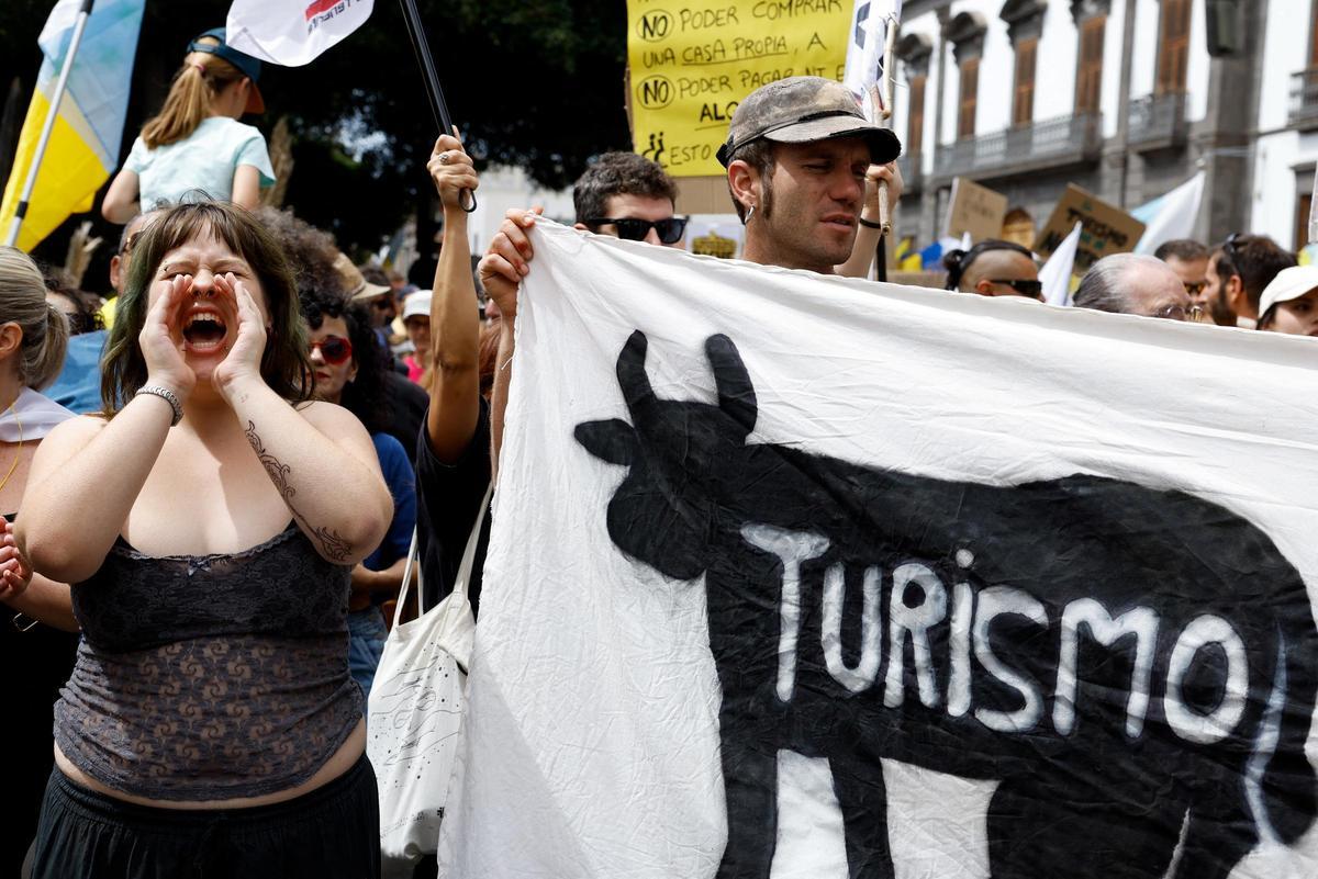 Manifestación contra el modelo de turismo masivo en Santa Cruz de Tenerife.