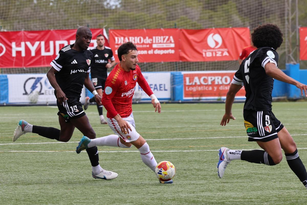 La SD Ibiza cae 1-2 ante el Barbastro, un equipo que llevaba 11 jornadas sin ganar