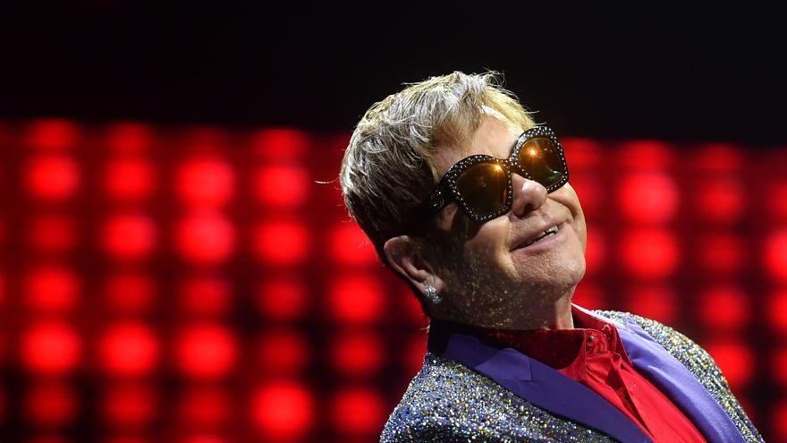 Elton John, positivo en covid-19, cancela sus conciertos