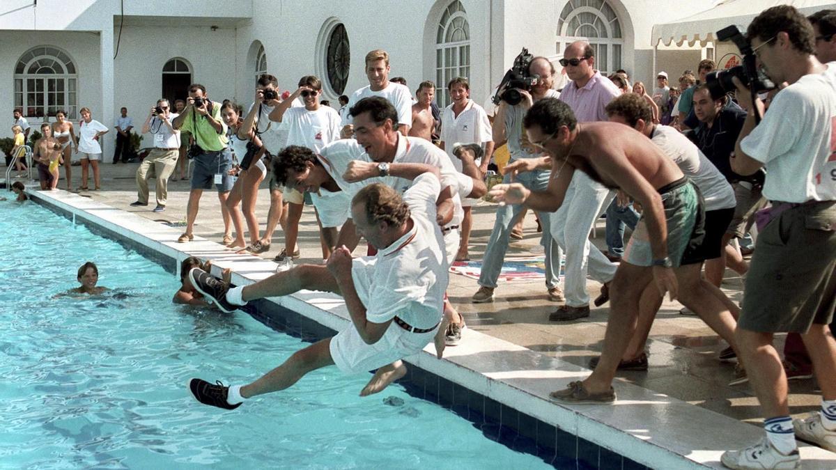 cuando ganó la Copa del Rey de Vela en 1993 y sus compañeros de equipo le lanzaron vestido a la piscina del Real Club Náutico de Palma