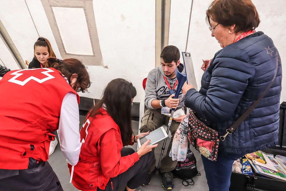 [SIN TITULO] La Generalitat realiza un gran despliegue de recursos, incluido un simulacro de una situación de pillajes en comercios tras un terremoto, helicóptero, bomberos o la intervención de la UME