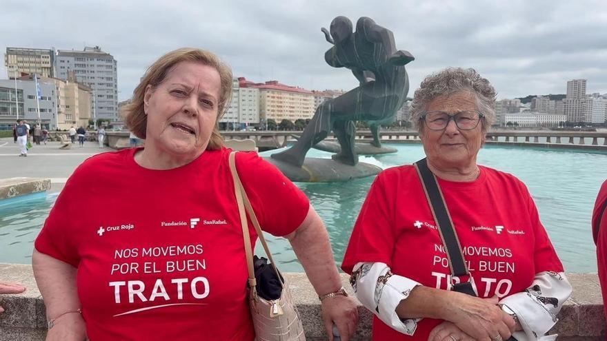 Cerca de 150 mayores toman el paseo marítimo de A Coruña para reivindicar respeto: "No nos dejamos pisar por nadie"