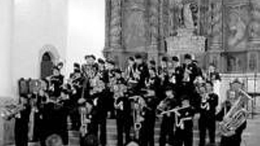 Quinario al Cristo del Calvario y actuación de cornetas y tambores en Santo Domingo