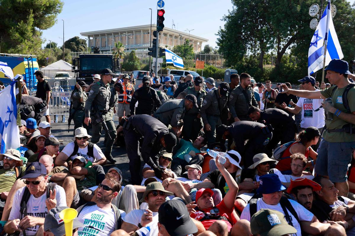 Las protestas masivas continúan en Israel por la reforma judicial