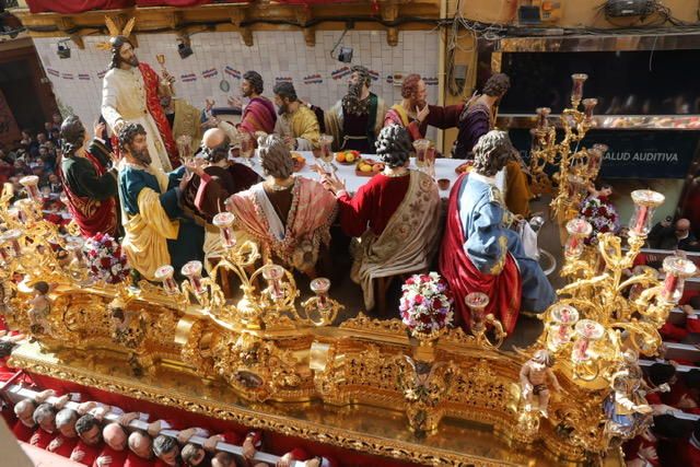 Las imágenes de la procesión de la Sagrada Cena, en el Jueves Santo de la Semana Santa de Málaga