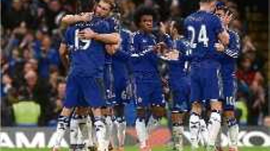 El Chelsea es passeja davant un Manchester City ple de suplents