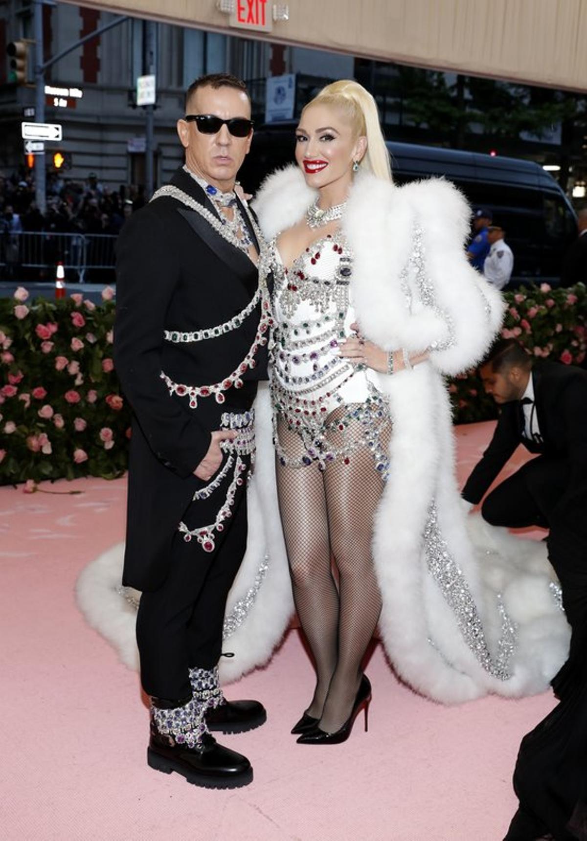 Jeremy Scott con la cantante Gwen Steffani.