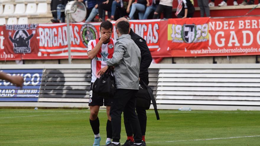 Adri Herrera, delantero del Zamora CF, confía en que su lesión quede en un susto
