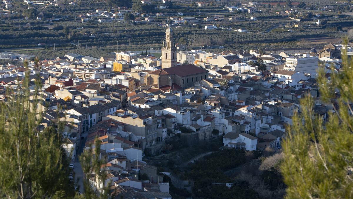 Vista panorámica del casco urbano de Enguera.