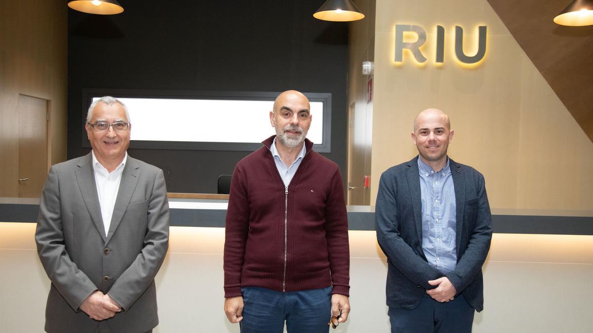 Juan Carlos García, director de RRHH; Pere Torrens, director de Formación, y Juanjo Henares, responsable del centro de formación, de RIU.