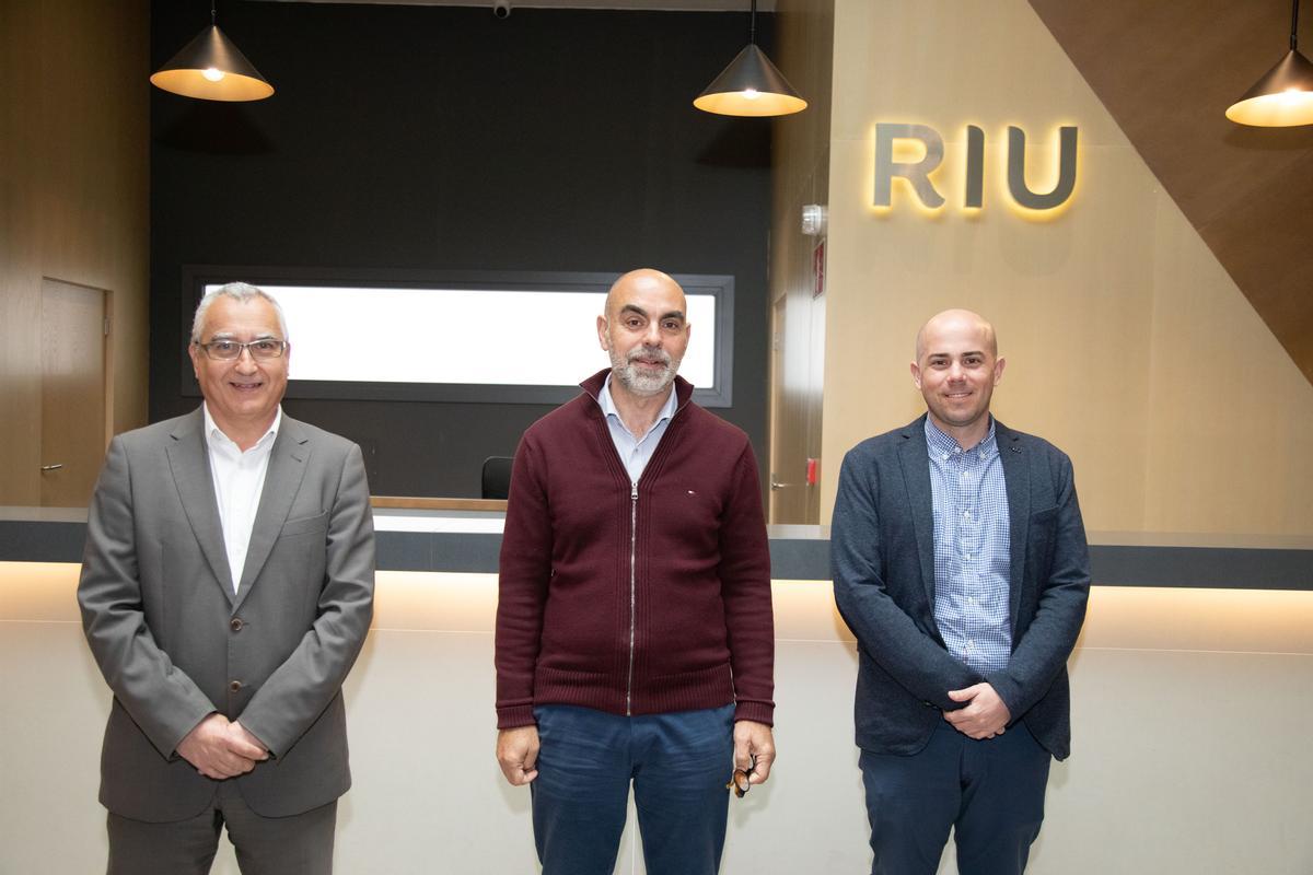 Juan Carlos García, director de RRHH; Pere Torrens, director de Formación, y Juanjo Henares, responsable del centro de formación, de RIU.