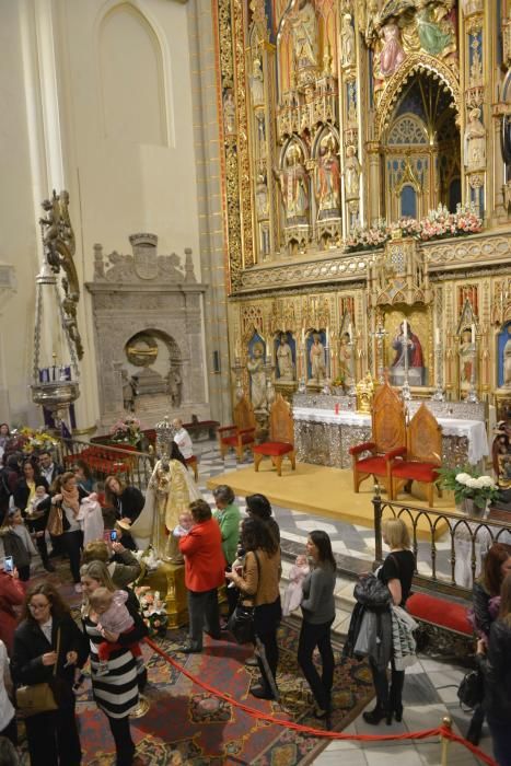 Los bebés, bajo el manto de la Fuensanta