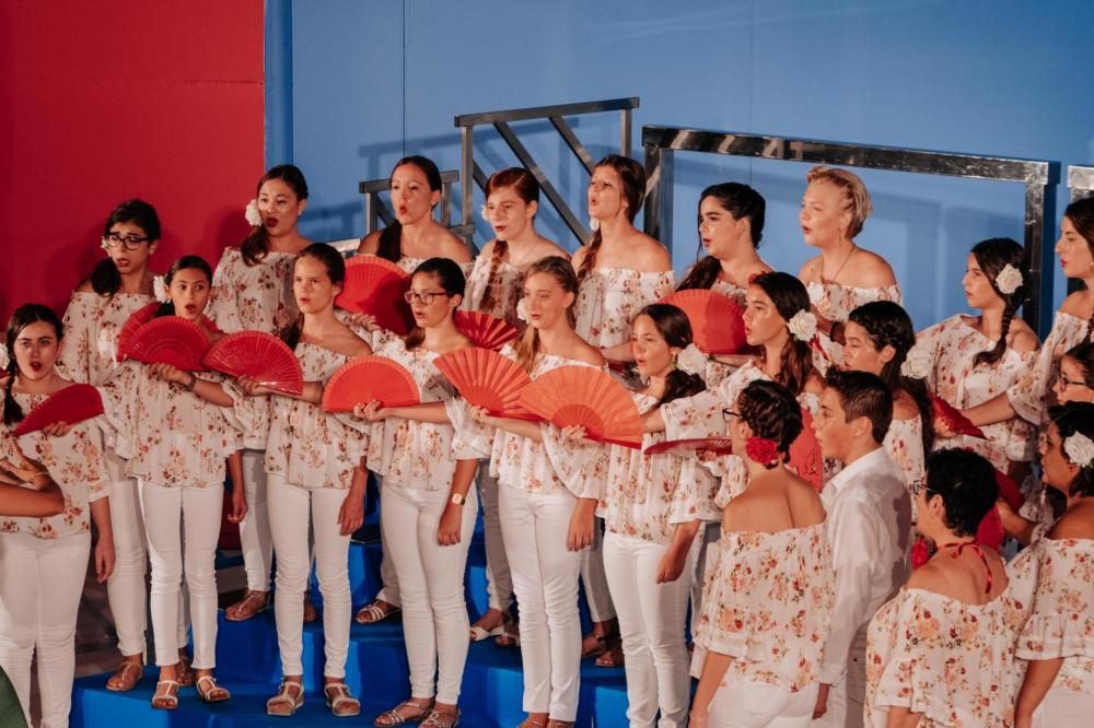 Imagen de la velada de apertura del 63º Certamen Internacional de Habaneras y Polifonía de Torrevieja con la participación del Coro Juvenil de la Escuela Coral Municipal y el Coro Voces Graves de Madr