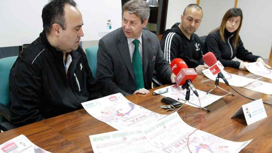 Miembros de Zamora Patina y el concejal Ángel Luis Crespo presentan la doble cita del domingo.