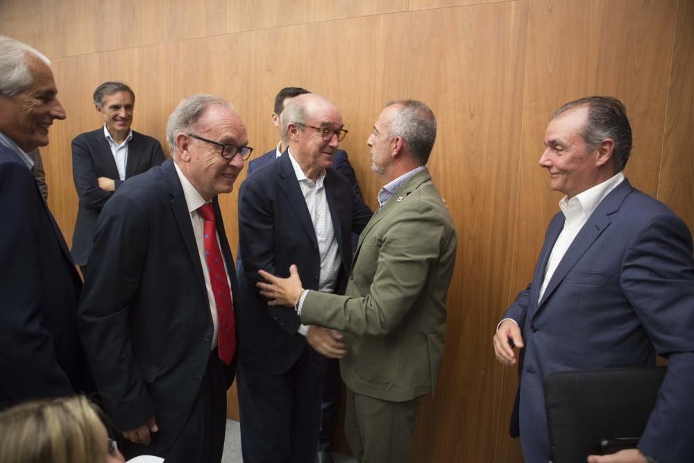 Distintos momentos de la celebración de la asamblea de la CEV en Alicante